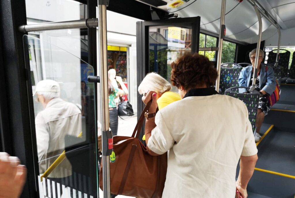 ELEKTRYCZNIE I KOMFORTOWO - KOMUNIKACJA MIEJSKA W OSTRÓDZIE WCHODZI W XXI WIEK 3 Pasazerowie Autobus