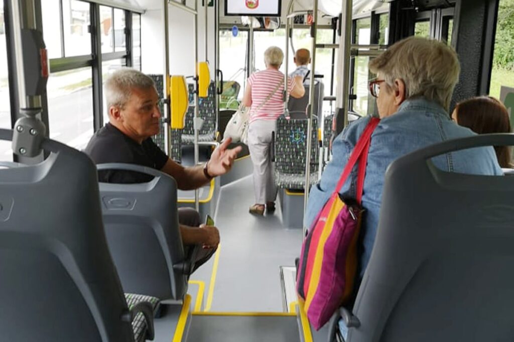 ELEKTRYCZNIE I KOMFORTOWO - KOMUNIKACJA MIEJSKA W OSTRÓDZIE WCHODZI W XXI WIEK 4 Pasazerowie Autobus Burmistrz 2
