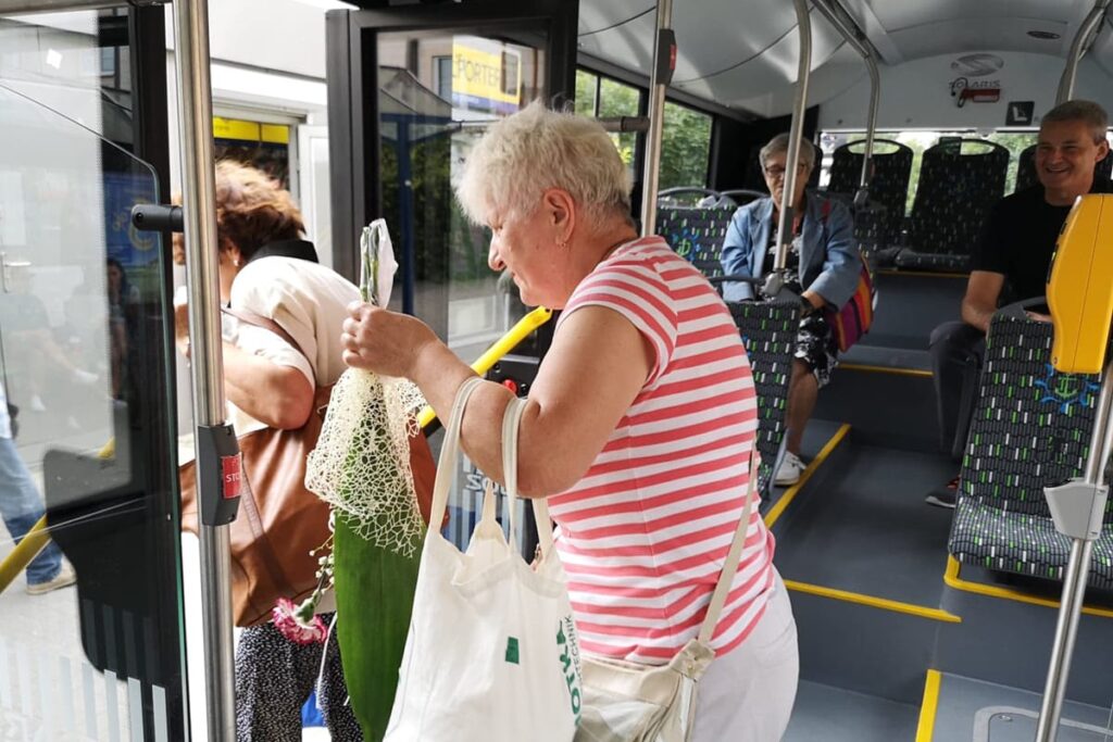 ELEKTRYCZNIE I KOMFORTOWO - KOMUNIKACJA MIEJSKA W OSTRÓDZIE WCHODZI W XXI WIEK 5 Pasazerowie Autobus Burmistrz 3