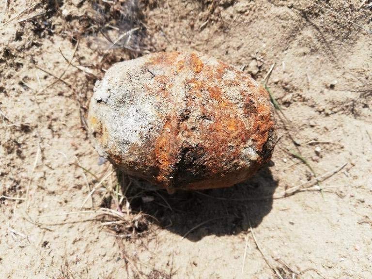 GRANAT RĘCZNY Z CZASÓW II WOJNY ŚWIATOWEJ ZNALEZIONY NA PLAŻY NAD JEZIOREM SAJMINO 1 100 138600