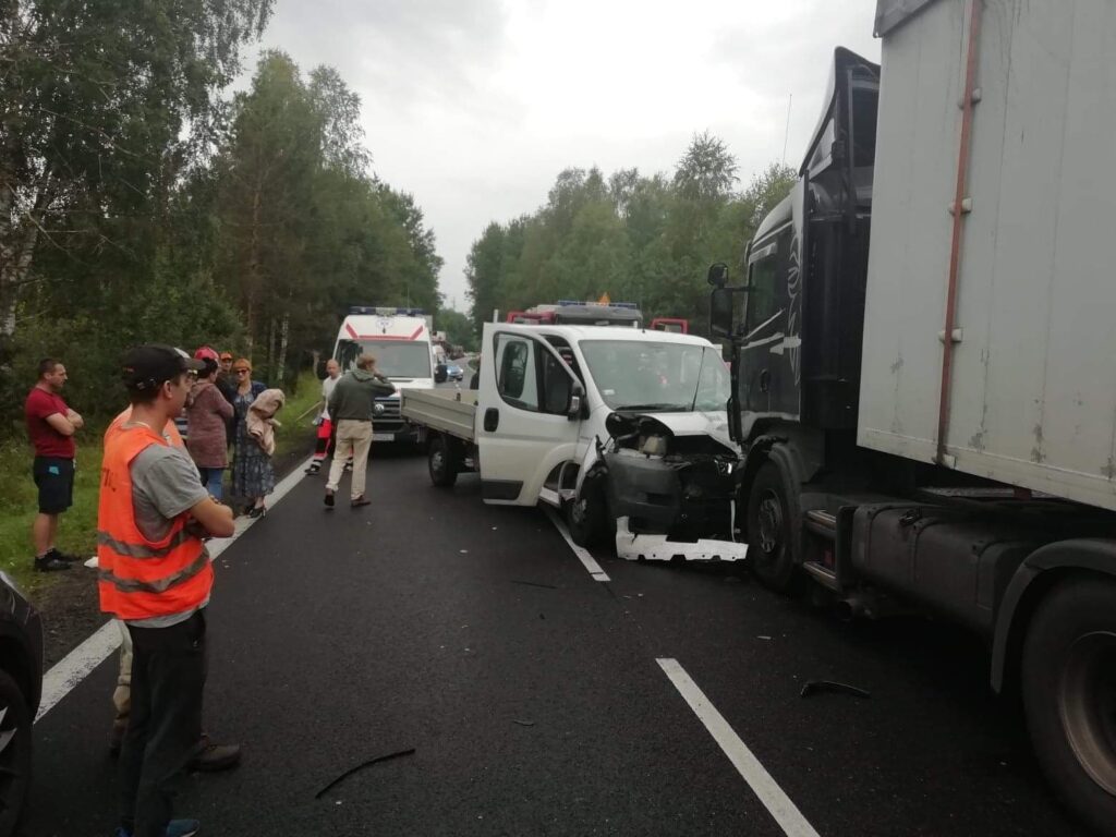 ZDERZENIE BUSA Z CIĘŻARÓWKĄ NA DK-16 W OKOLICY STARYCH JABŁONEK. DWIE OSOBY W SZPITALU 14 68396198 1669139226551421 3281523467056316416 n