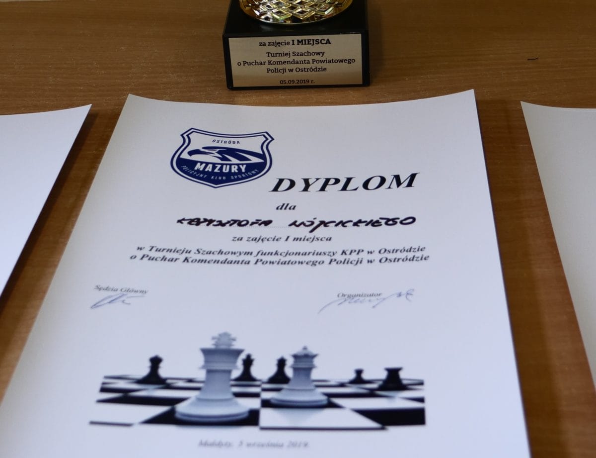 MŁ. ASP. KRZYSZTOF WÓJCIK ZWYCIĘZCĄ II TURNIEJU SZACHOWEGO KPP W OSTRÓDZIE 3 100 139229 G E1567759417264