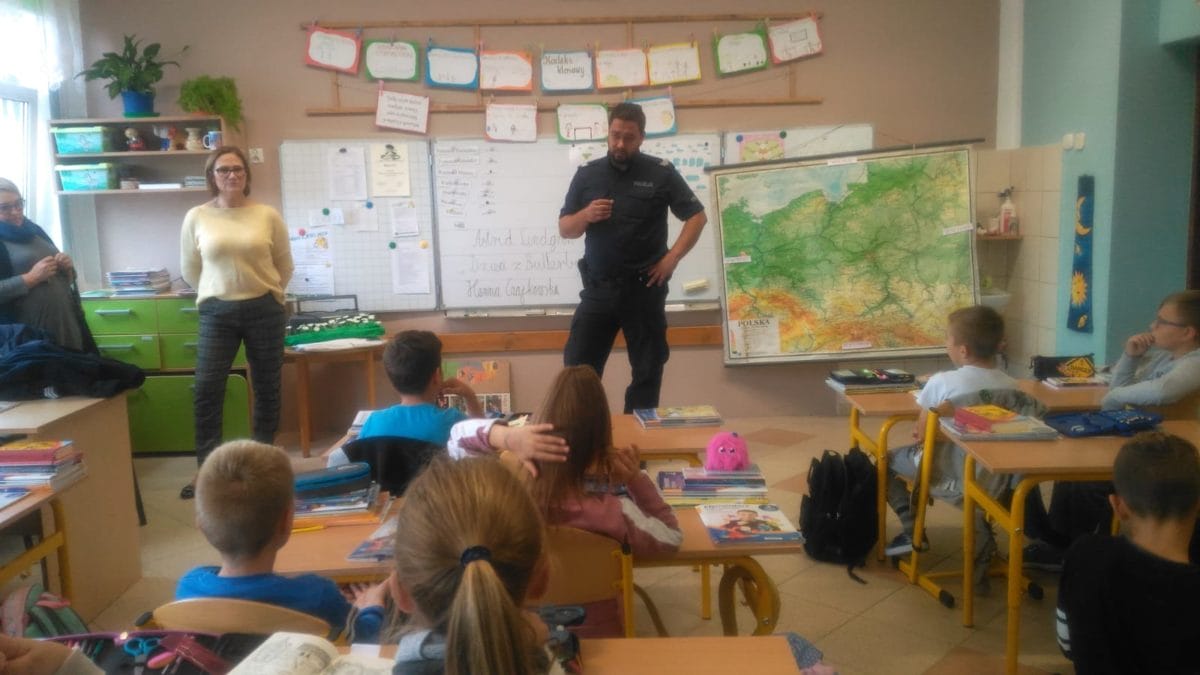 SPOTKANIA POLICJANTÓW Z DZIEĆMI W OSTRÓDZIE I ŁUKCIE 2 100 140506 E1569323521731