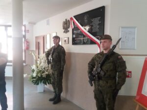 "SERCE DLA INKI" - ODSŁONIĘTO TABLICĘ PAMIĄTKOWĄ POŚWIĘCONĄ BOHATERSKIEJ SANITARIUSZCE 16 69465640 379239816092127 3569123178800218112 N
