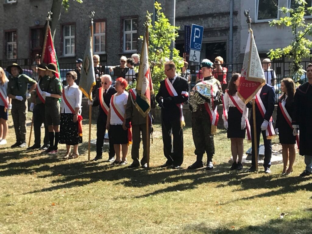 OSTRÓDZIANIE UCZCILI 80-TĄ ROCZNICĘ WYBUCHU II WOJNY ŚWIATOWEJ 58 69475889 733792140398089 18868504295899136 o