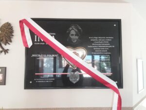 "SERCE DLA INKI" - ODSŁONIĘTO TABLICĘ PAMIĄTKOWĄ POŚWIĘCONĄ BOHATERSKIEJ SANITARIUSZCE 17 69480291 379240226092086 8025308561951162368 N