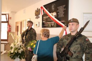"SERCE DLA INKI" - ODSŁONIĘTO TABLICĘ PAMIĄTKOWĄ POŚWIĘCONĄ BOHATERSKIEJ SANITARIUSZCE 19 69592291 379278512754924 5597915057682907136 O