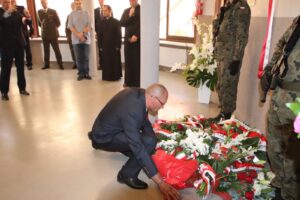 "SERCE DLA INKI" - ODSŁONIĘTO TABLICĘ PAMIĄTKOWĄ POŚWIĘCONĄ BOHATERSKIEJ SANITARIUSZCE 20 69617151 379278686088240 1660718949756567552 O