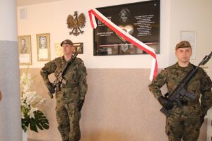 "SERCE DLA INKI" - ODSŁONIĘTO TABLICĘ PAMIĄTKOWĄ POŚWIĘCONĄ BOHATERSKIEJ SANITARIUSZCE 22 69838305 379278489421593 6638906506215424000 O