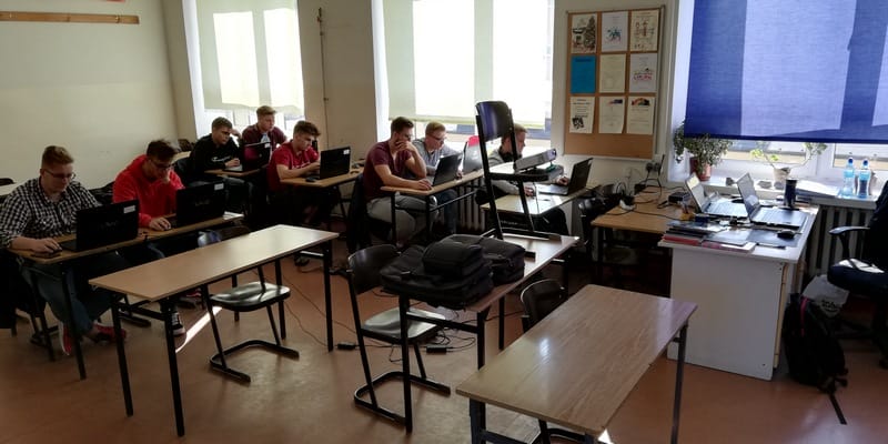 UCZNIOWIE PETŐFIEGO PODNOSZĄ KWALIFIKACJE ZAWODOWE 5 Cad