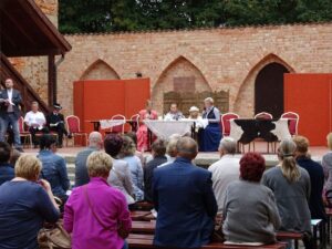 NARODOWE CZYTANIE 2019 NA DZIEDZIŃCU OSTRÓDZKIEGO ZAMKU ZA NAMI 34 Dsc00115