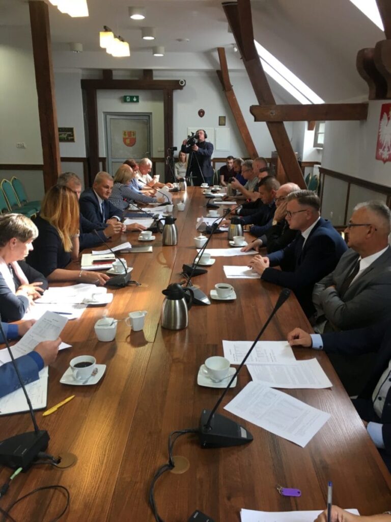 BURMISTRZ I WÓJT ZACZĘLI ROZMAWIAĆ. NA RAZIE BEZ KONKRETÓW, ALE ZE ŚWIATEŁKIEM W TUNELU 2 Img 0620