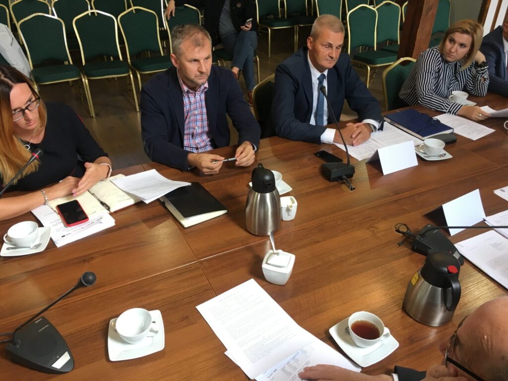 BURMISTRZ I WÓJT ZACZĘLI ROZMAWIAĆ. NA RAZIE BEZ KONKRETÓW, ALE ZE ŚWIATEŁKIEM W TUNELU 4 Img 0621