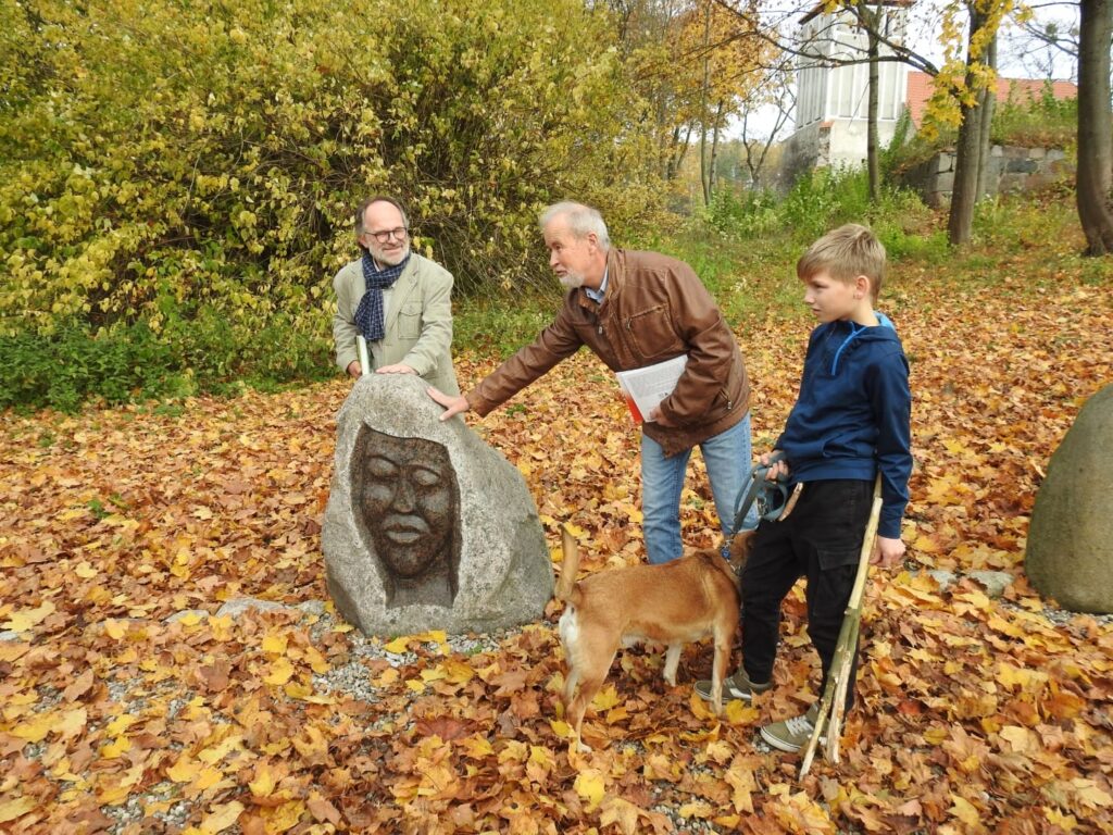 WERNISAŻ W GLAZNOTACH PO LETNIM PLENERZE MALARSTWA I RZEŹBY 3 0644F4E2079Acd8Aa018C970A0896339