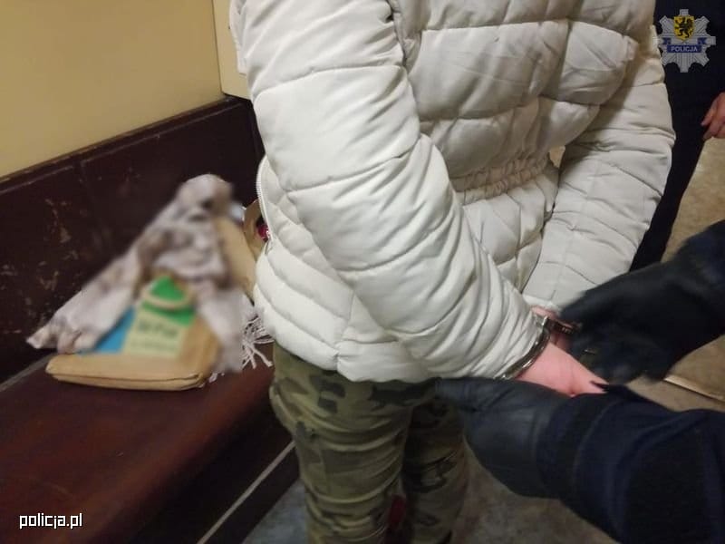 PŁACZ KUBUSIA PRZESZKADZAŁ KOCHANKOM, TO GO UŚPILI. CHŁOPCZYK ZMARŁ 1 1 300122