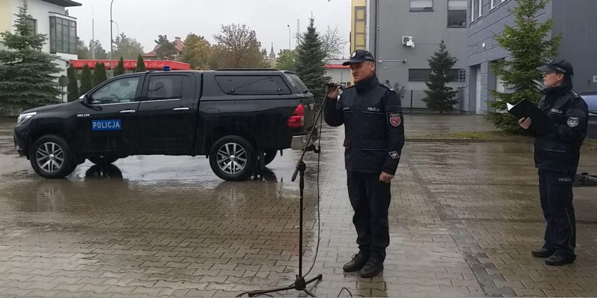 NOWA TOYOTA HILUX TRAFIŁA DO OSTRÓDZKICH POLICJANTÓW 1 100 141256 G E1570020578694