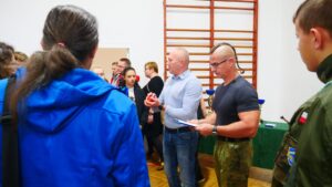 SPRAWNI JAK POLICJANCI - DRUŻYNOWE ZAWODY KLAS MUNDUROWYCH W OSTRÓDZIE 6 100 143270