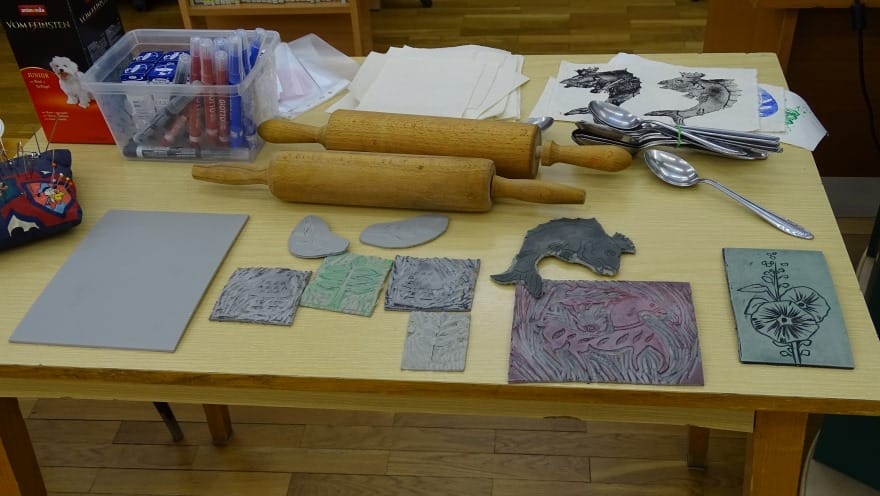 WARSZTATY ARTYSTYCZNE "TRANSFER MOTYWÓW LUDOWYCH NA TKANINĘ" W OSTRÓDZKIEJ BIBLIOTECE 5 74908212 1206930449501582 7332037966350516224 N