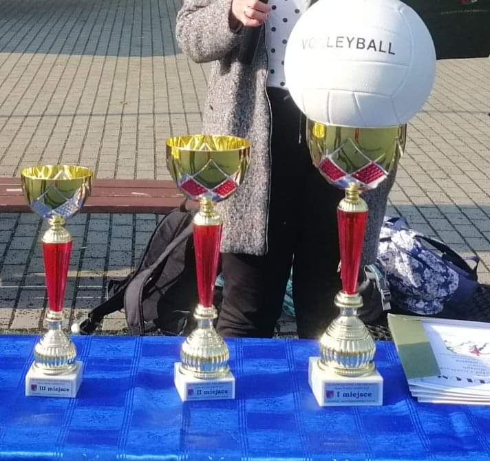 SUKCES SPORTOWY DZIEWCZĄT Z ZSZ IM. S. PETOFI 4 Fb Img 1571260227748