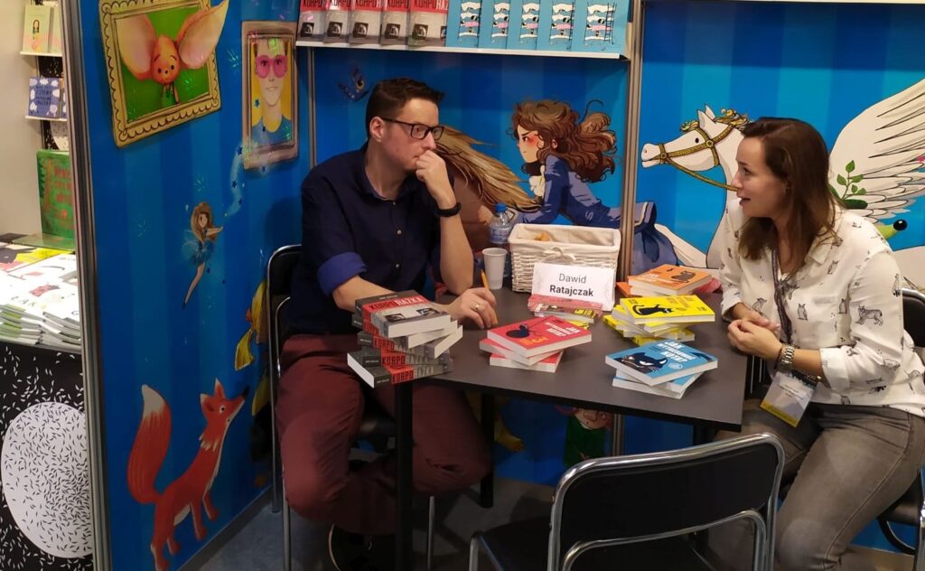 OSTRÓDZKI PISARZ DAWID RATAJCZAK NA MIĘDZYNARODOWYCH TARGACH KSIĄŻKI W KRAKOWIE 18 IMG 20191026 163828 1
