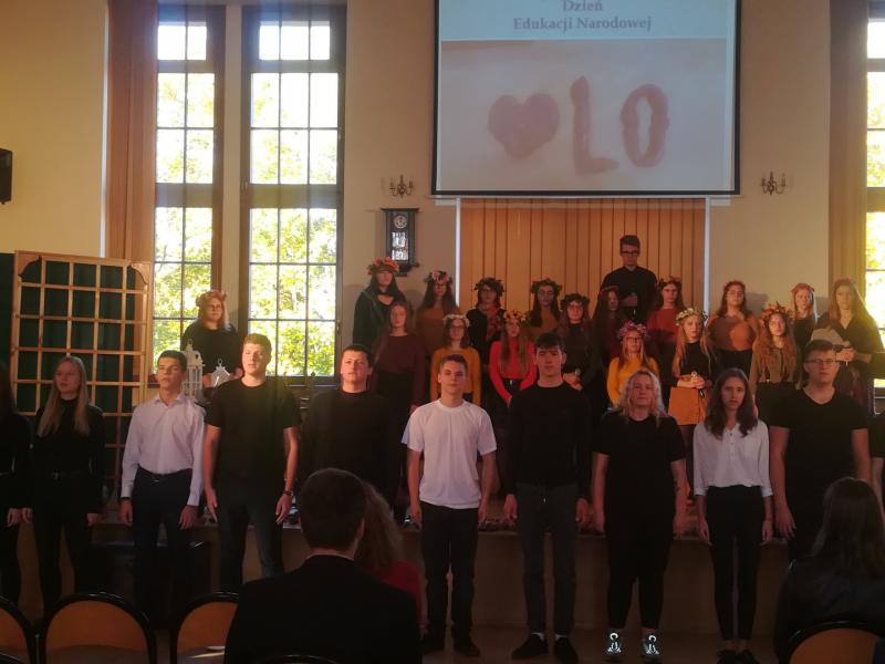 "JAK BIEC DO KOŃCA, POTEM ODPOCZNIESZ..." - DZIEŃ EDUKACJI NARODOWEJ W BAŻYNIAKU 2 Koncert Z Okazji Den Swoisty Dekalog Steda Człowiek Człowiekowi I Klasa 2A