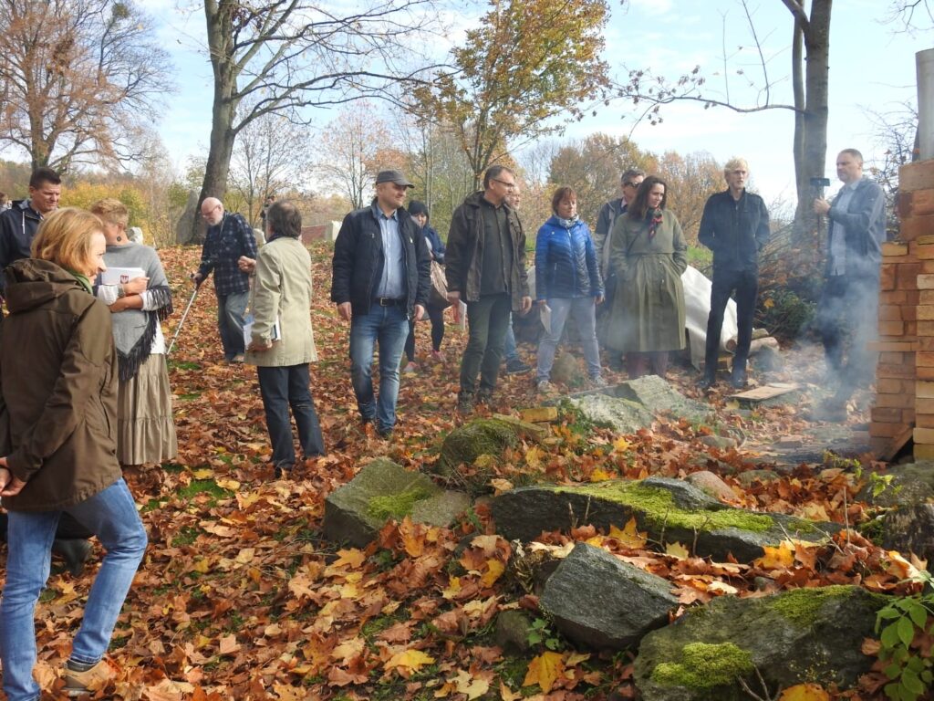 WERNISAŻ W GLAZNOTACH PO LETNIM PLENERZE MALARSTWA I RZEŹBY 11 Aa6952B5B8762F60A5557157641Adeb5