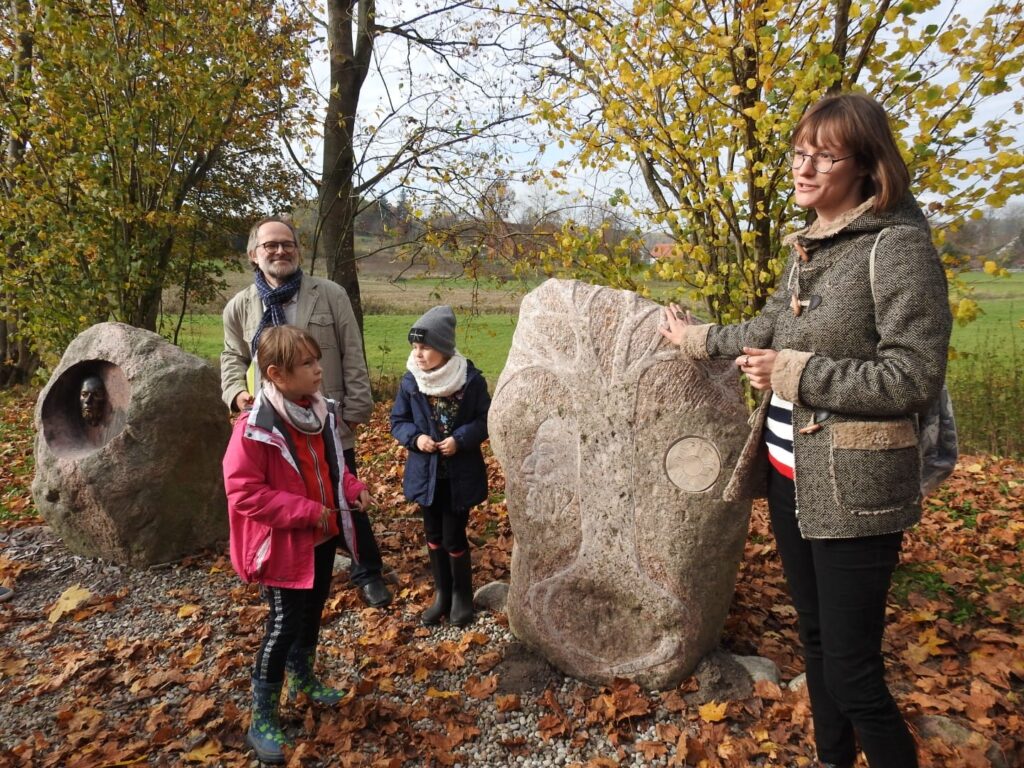 WERNISAŻ W GLAZNOTACH PO LETNIM PLENERZE MALARSTWA I RZEŹBY 5 C2Eb52Ba3004866A0Bd4Cb2Ce09C1A3A
