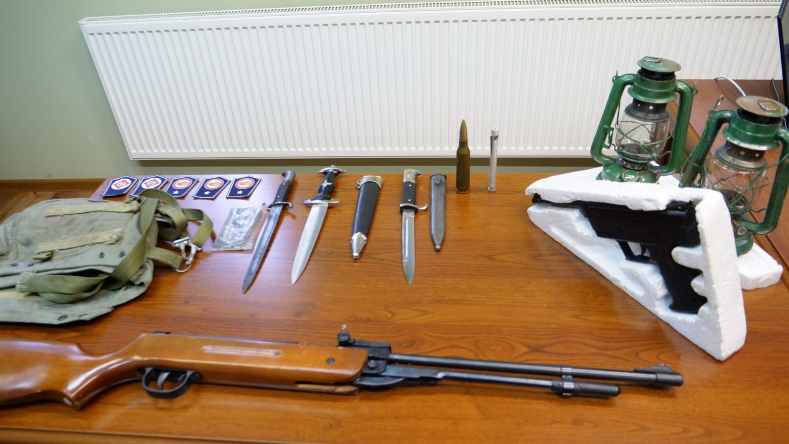 PRZEKAZANO PRZEDMIOTY SKRADZIONE Z BUNKRA W STARYCH JABŁONKACH 1 100 145798 G