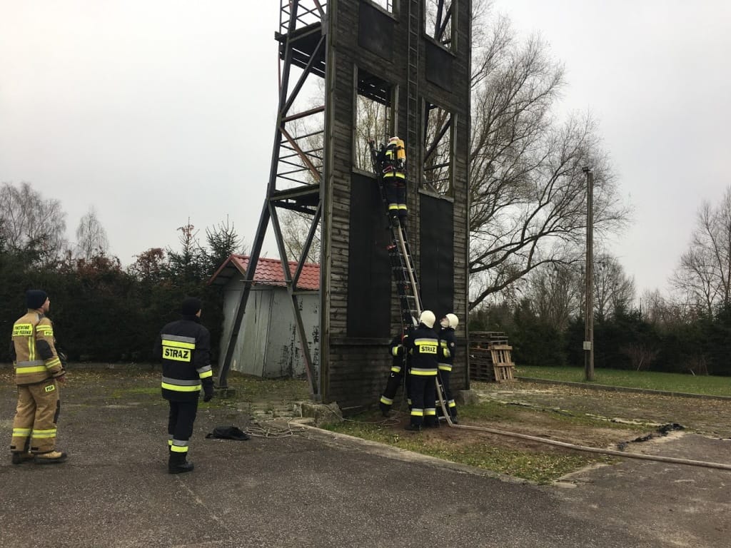 54 NOWYCH STRAŻAKÓW OSP Z UPRAWNIENIAMI RATOWNICZO-GAŚNICZYMI 5 6 1