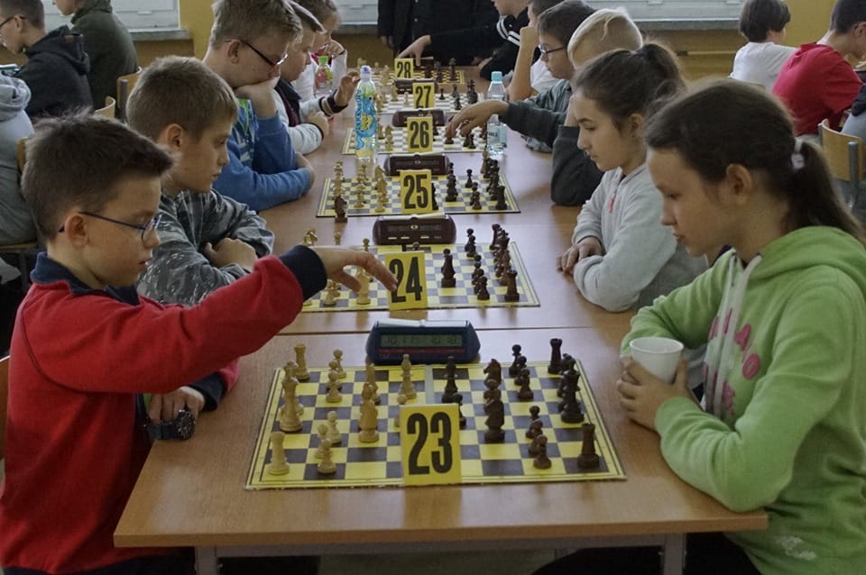 MACIEJ KIETRYS, KACPER KLONOWSKI I WIKTORIA ZAPAŁOWSKA Z MEDALAMI W WOJEWÓDZKIM TURNIEJU SZACHOWYM 4 74654691 2978971715466184 7189845428974649344 N