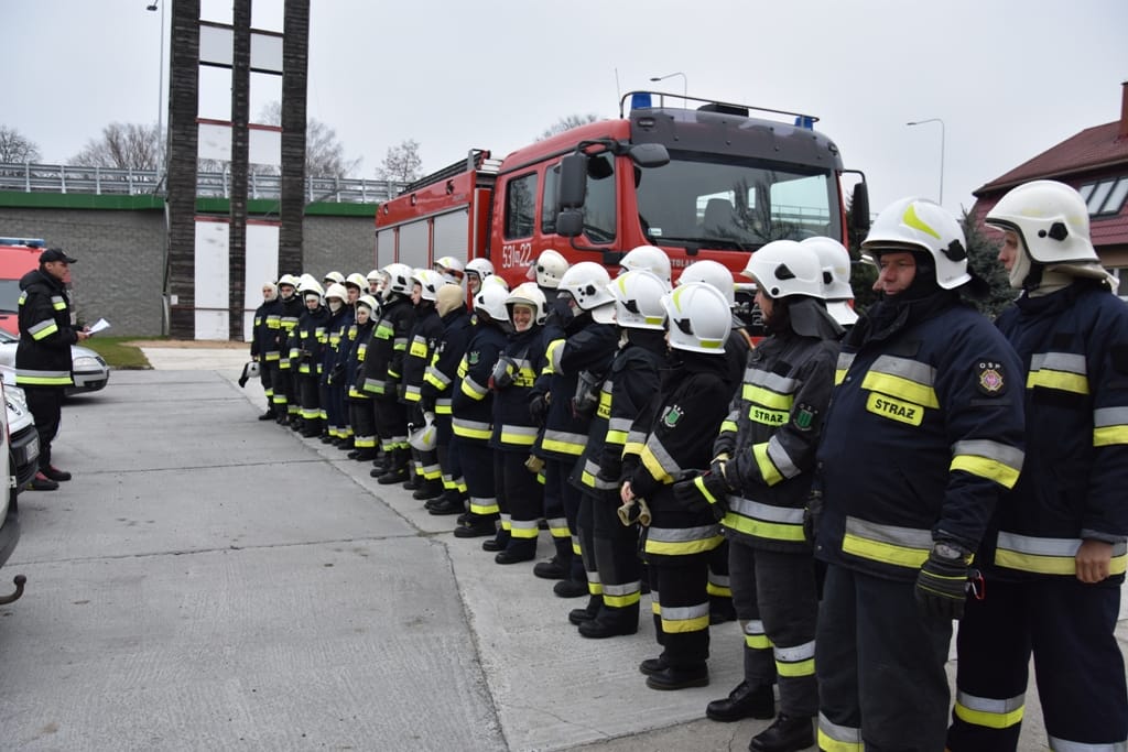 54 NOWYCH STRAŻAKÓW OSP Z UPRAWNIENIAMI RATOWNICZO-GAŚNICZYMI 2 Dsc 0036