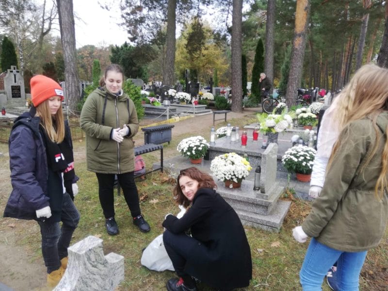 Przygotowania Przed Sprzątaniem Grobów E1572873551268