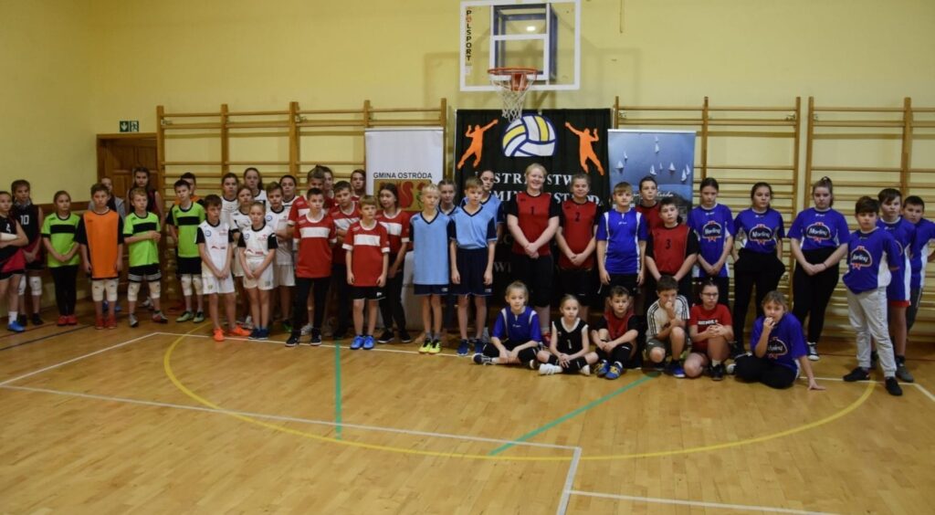 MISTRZOSTWA GMINY OSTRÓDA W MINI PIŁCE SIATKOWEJ DZIEWCZĄT I CHŁOPCÓW W ZWIERZEWIE 33 eaf788f4878a07e257ba4d6194067cc2 1