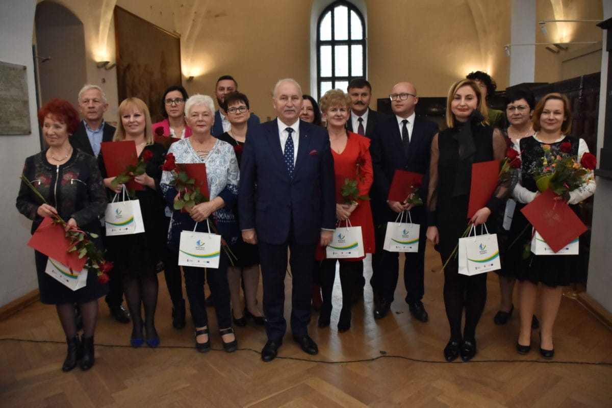 POWIATOWE CENTRUM POMOCY RODZINIE W OSTRÓDZIE I DOROTA BUGAJ Z PSONI NAGRODZENI 4 Nagrody Pomoc Spoleczna2019 70 E1573809927788