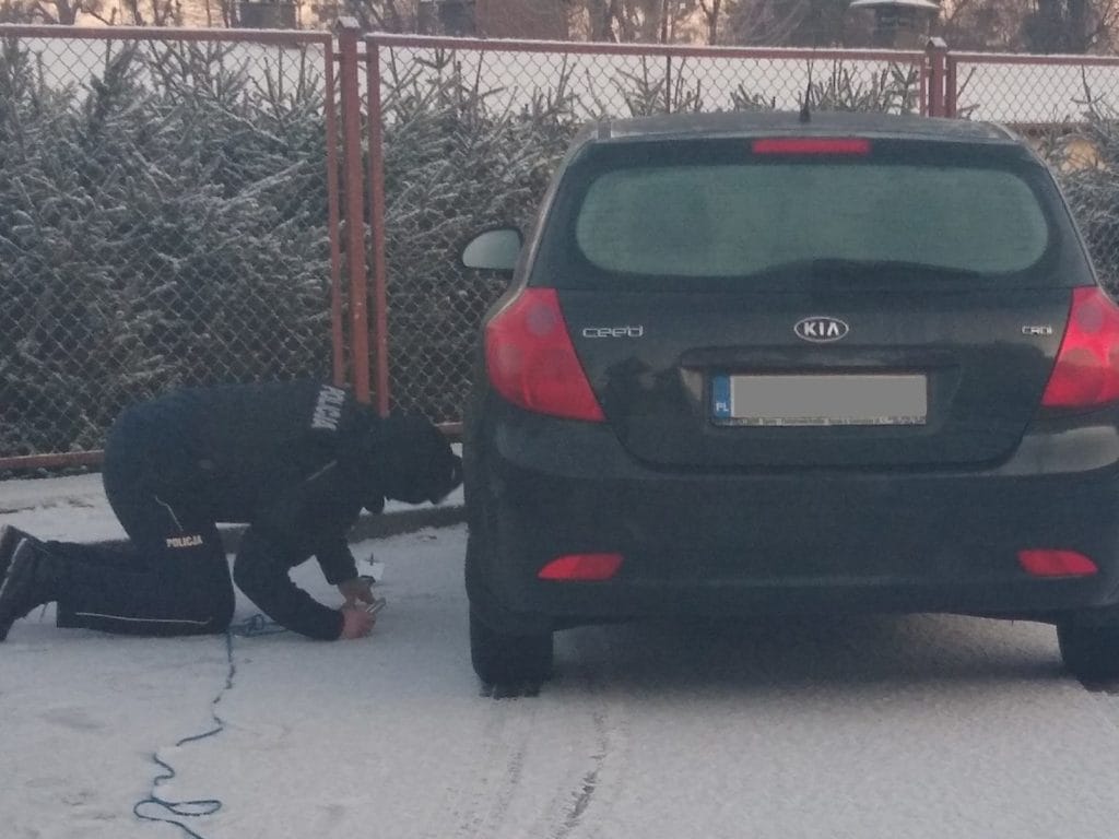 MIŁOMŁYN: NIEBEZPIECZNY ŁADUNEK WYBUCHOWY I MĘŻCZYZNA Z SIEKIERĄ, CZYLI ĆWICZENIA POLICJI 4 100 146126 E1575375634251