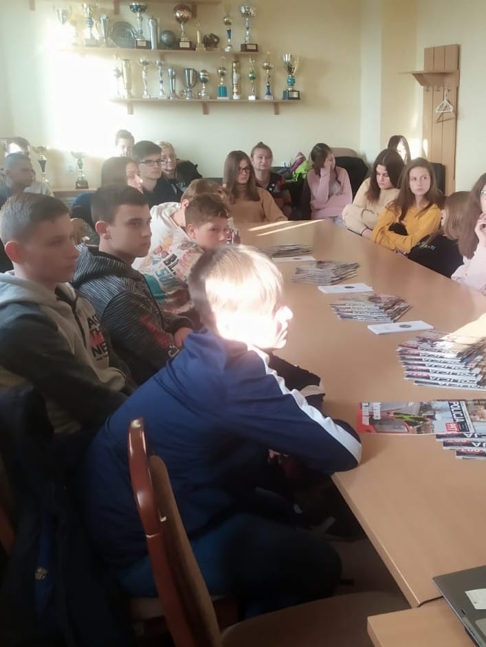 POLICJANCI Z OSTRÓDY SPOTKALI SIĘ Z UCZNIAMI ZESPOŁU SZKÓŁ ROLNICZYCH ORAZ SP W SZYLDAKU 3 100 146855