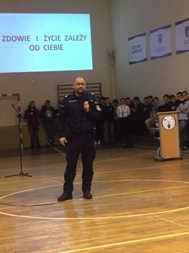 POLICJANCI Z OSTRÓDY SPOTKALI SIĘ Z UCZNIAMI ZESPOŁU SZKÓŁ ROLNICZYCH ORAZ SP W SZYLDAKU 2 100 146858