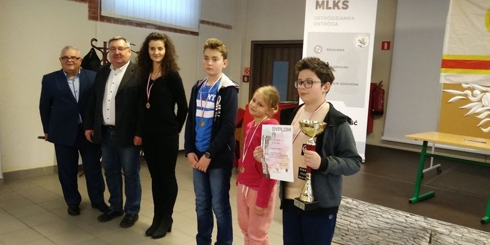 DZIECI Z OSTRÓDZKICH SZKÓŁ PODSTAWOWYCH Z SUKCESAMI SZACHOWYMI 4 78760249 1230759417112775 2520146561430716416 O