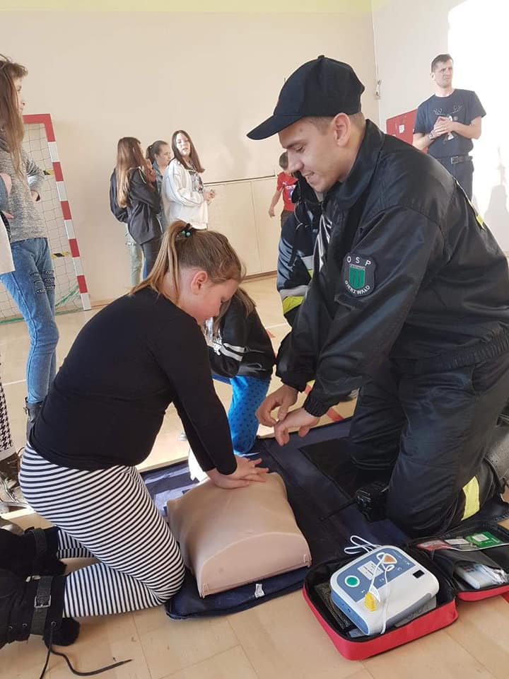 NIESPODZIANKA DLA DZIECI OD STRAŻAKÓW OSP W GIERZWAŁDZIE 2 80122929 2643443515731305 9128639931776761856 N
