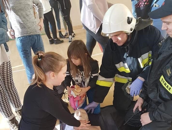 NIESPODZIANKA DLA DZIECI OD STRAŻAKÓW OSP W GIERZWAŁDZIE 1 80740565 2643443645731292 7571171828312309760 N2