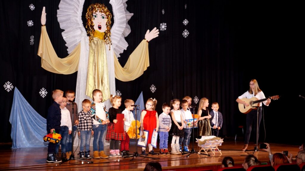 JUBILEUSZOWY WOJEWÓDZKI FESTIWAL KOLĘD I PASTORAŁEK "ŚPIEWAJMY MALEŃKIEMU" W MORĄGU 9 Dsc03109