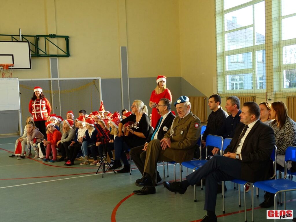 MIKOŁAJKOWY TURNIEJ SPRAWNOŚCIOWY W SZKOLE W DURĄGU 3 Dsc03859