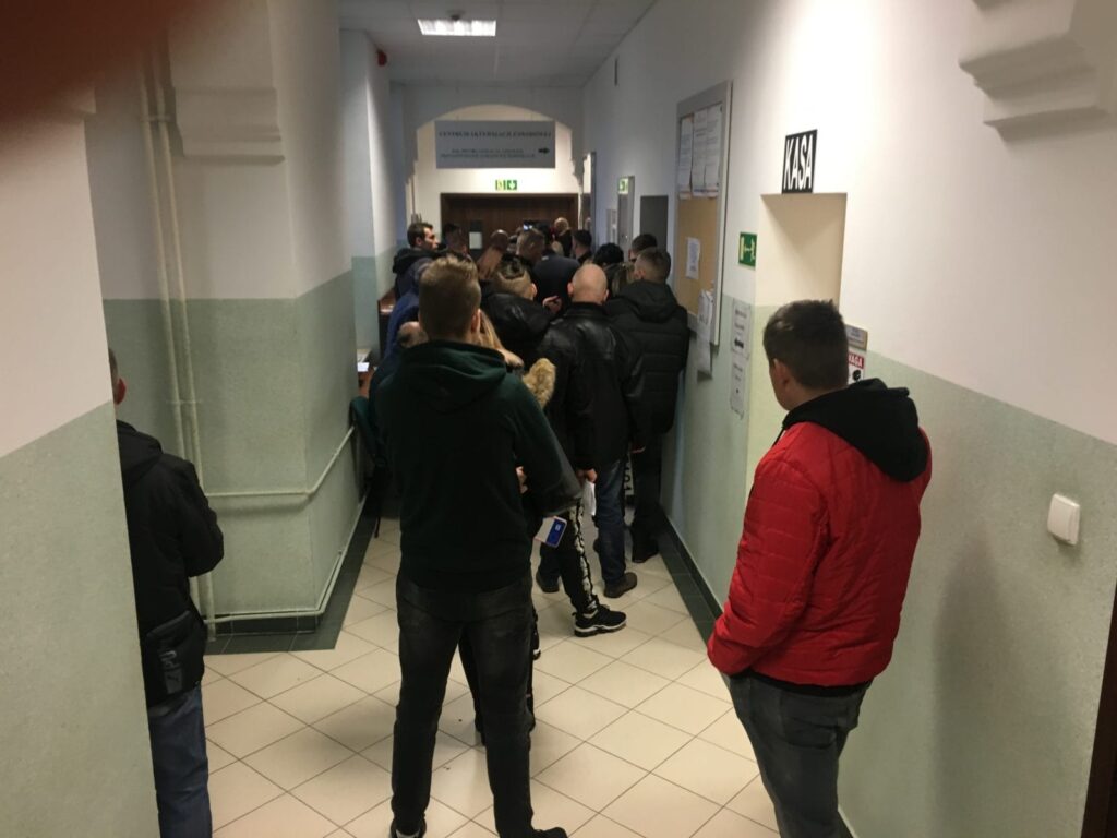 KOLEJKI W OSTRÓDZKIM WYDZIALE KOMUNIKACJI ZWIĄZANE ZE ZMIANĄ PRZEPISÓW 3 Img 2305