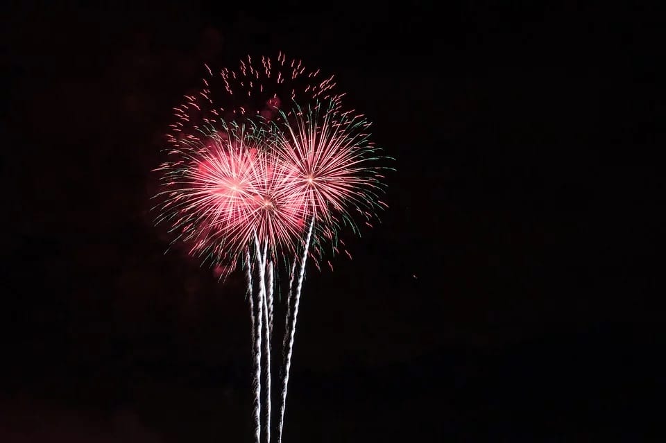 ZBLIŻA SIĘ SYLWESTER - OBCHODŹMY SIĘ BEZPIECZNIE Z FAJERWERKAMI 1 Fireworks 710377 960 720
