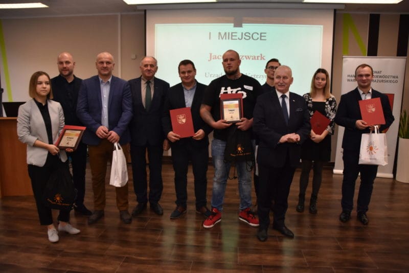 MICHAŁ KŁOSOWSKI Z EKONOMIKA LAUREATEM KONKURSU "BARWY WOLONTARIATU" 1 Gala Wolontariatu2019 45 E1575880386536