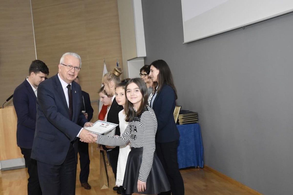 NAGRODY DLA SZKÓŁ I NAUCZYCIELKI Z POWIATU PODCZAS WOJEWÓDZKIEJ "GALI DLA NIEPODLEGŁEJ" 4 Nagrodzeni Podczas Gali Dla Niepodleglej 11