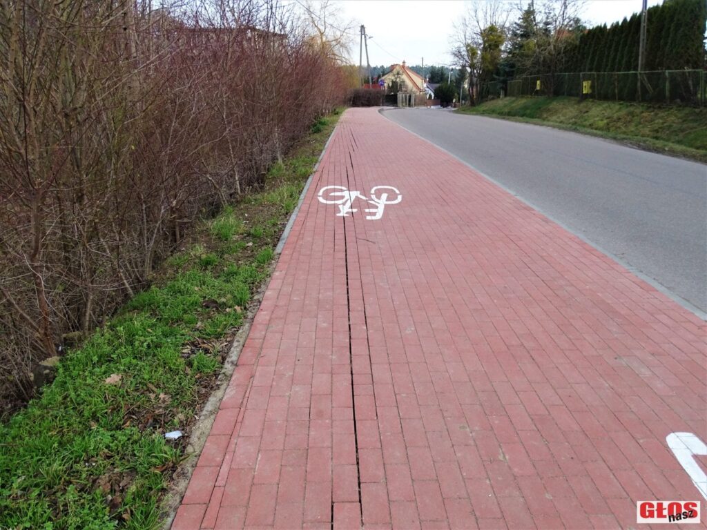 PROBLEM Z PĘKAJĄCĄ ŚCIEŻKĄ ROWEROWĄ NA ODCINKU KAJKOWO - SZAFRANKI (GMINA OSTRÓDA) 8 Dsc05490