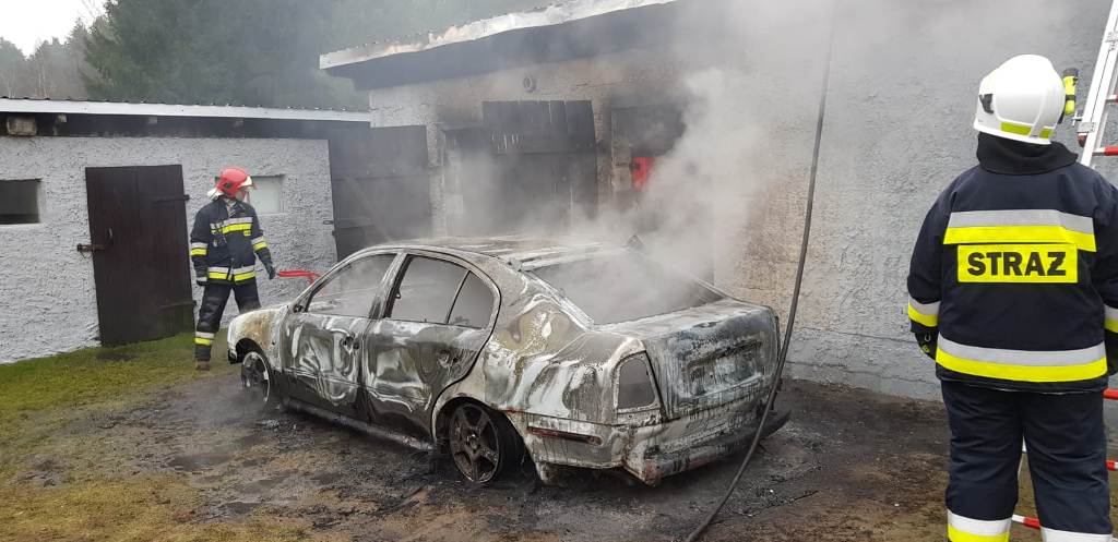 POŻAR SAMOCHODU I DACHU BUDYNKU GOSPODARCZEGO W SAMBORÓWKU (GMINA OSTRÓDA) 2 Img 20200128 Wa0001