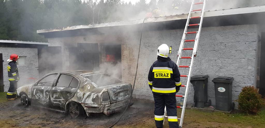 POŻAR SAMOCHODU I DACHU BUDYNKU GOSPODARCZEGO W SAMBORÓWKU (GMINA OSTRÓDA) 1 Img 20200128 Wa0004