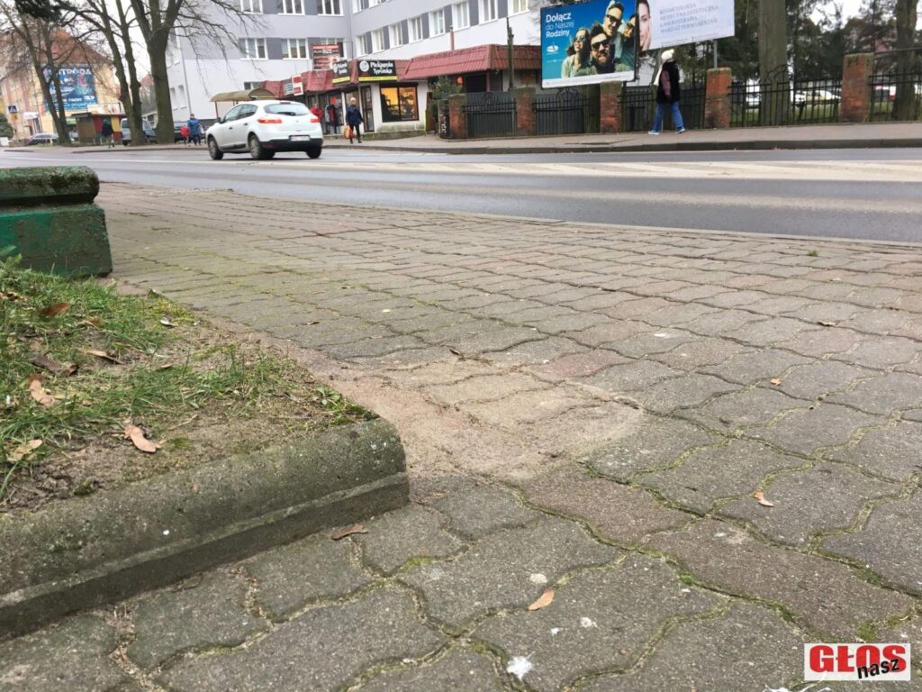 ZNIKNĘŁY ŚMIETNIKI PRZY DROGACH POWIATOWYCH W OSTRÓDZIE - INFORMACJA MIASTA 6 Img 2351